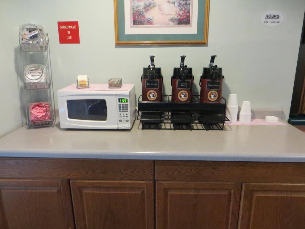 Cobblestone Inn & Suites - Merrill Экстерьер фото