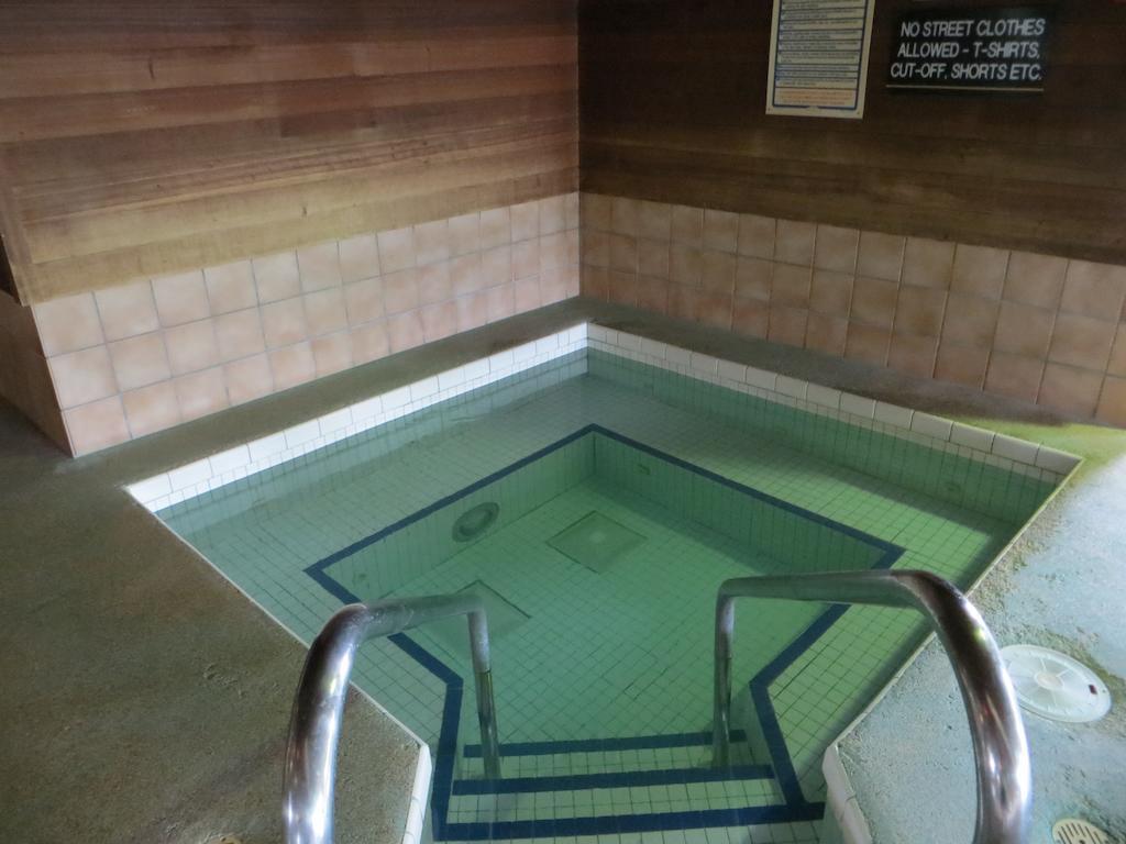 Cobblestone Inn & Suites - Merrill Экстерьер фото