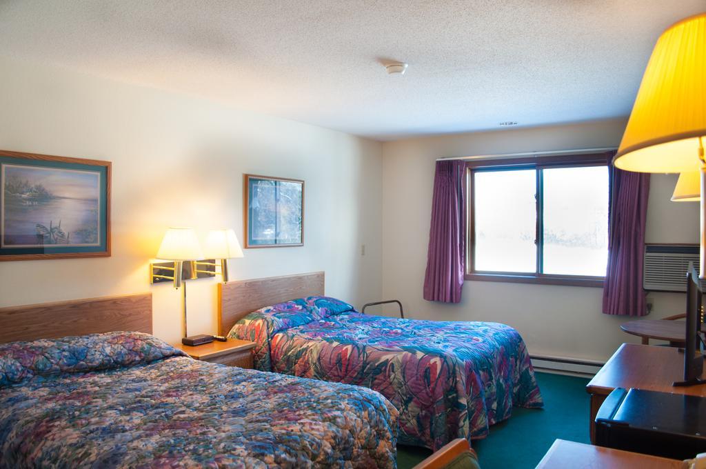 Cobblestone Inn & Suites - Merrill Экстерьер фото