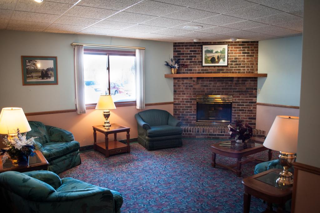 Cobblestone Inn & Suites - Merrill Экстерьер фото